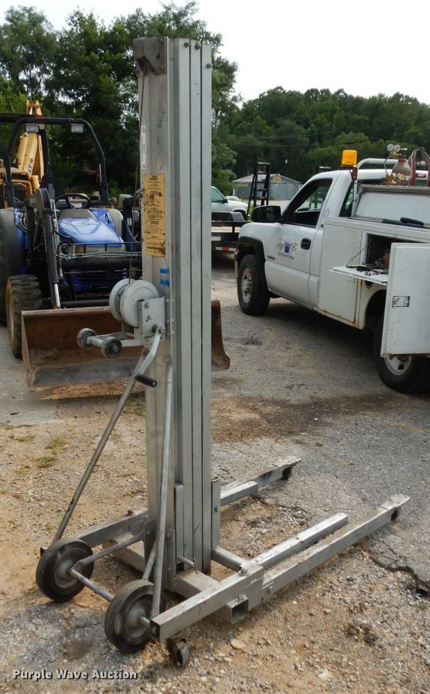 image for item II9675 Genie SL-13  lift