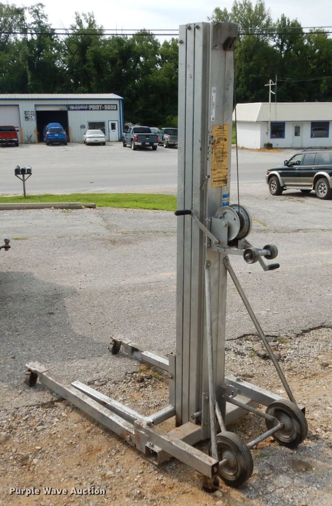 image for item II9675 Genie SL-13  lift