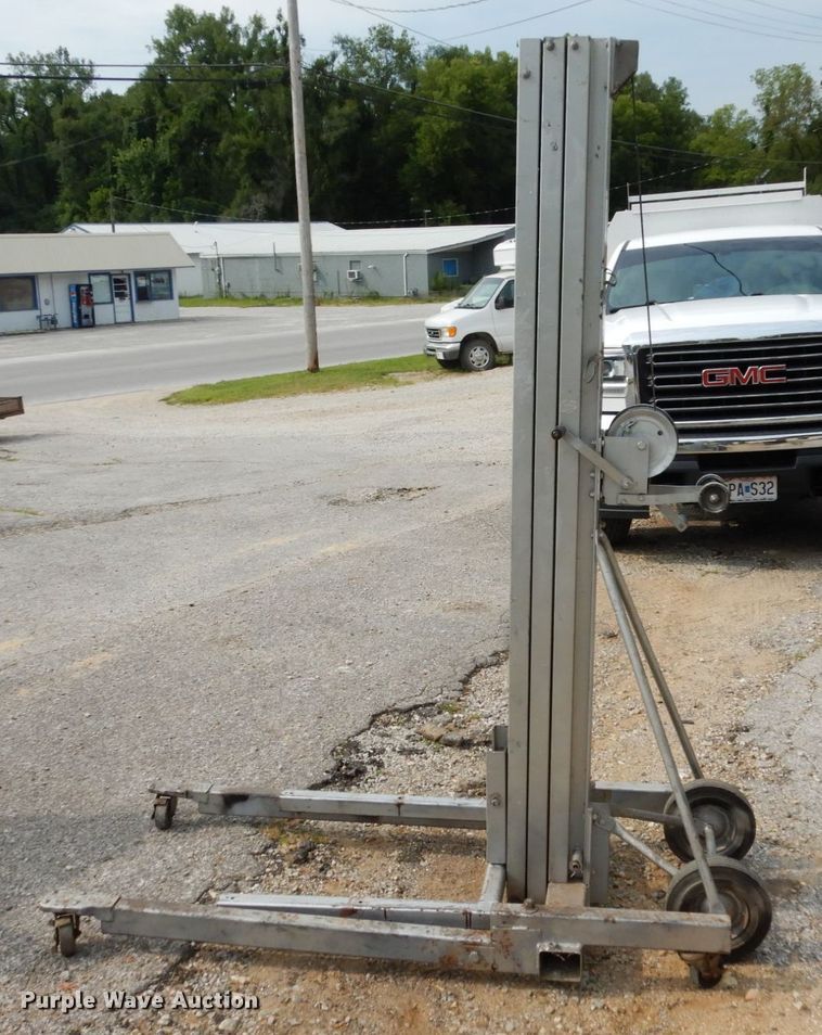 image for item II9675 Genie SL-13  lift