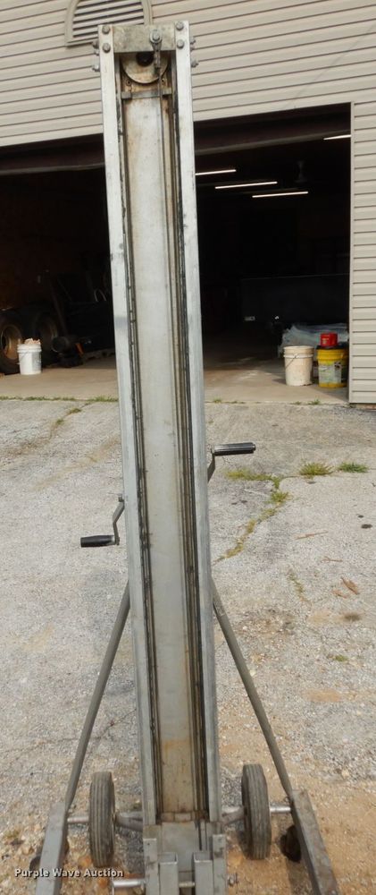 image for item II9675 Genie SL-13  lift