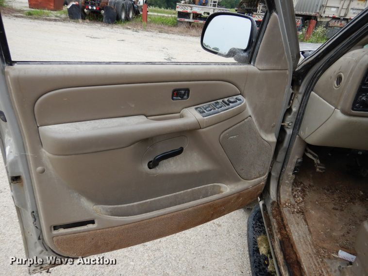 image for item II9691 2005 GMC Yukon XL  SUV