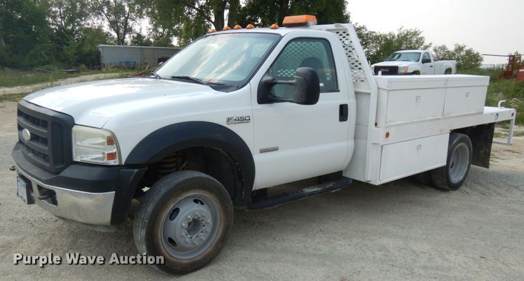 image for item IL9928 2007 Ford F450 Super Duty  flatbed truck