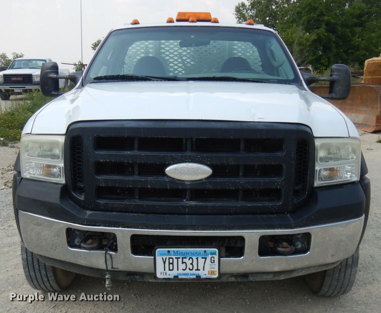 image for item IL9928 2007 Ford F450 Super Duty  flatbed truck