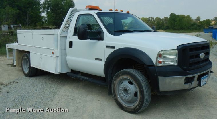 image for item IL9928 2007 Ford F450 Super Duty  flatbed truck