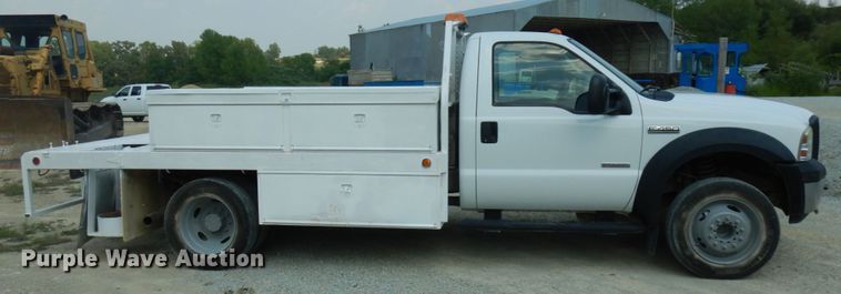 image for item IL9928 2007 Ford F450 Super Duty  flatbed truck