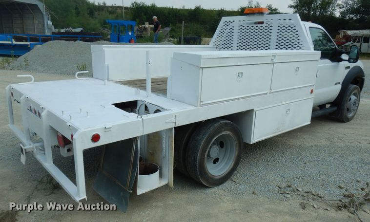 image for item IL9928 2007 Ford F450 Super Duty  flatbed truck