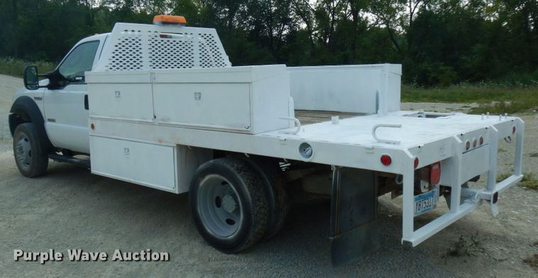 image for item IL9928 2007 Ford F450 Super Duty  flatbed truck