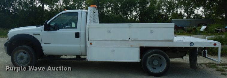 image for item IL9928 2007 Ford F450 Super Duty  flatbed truck