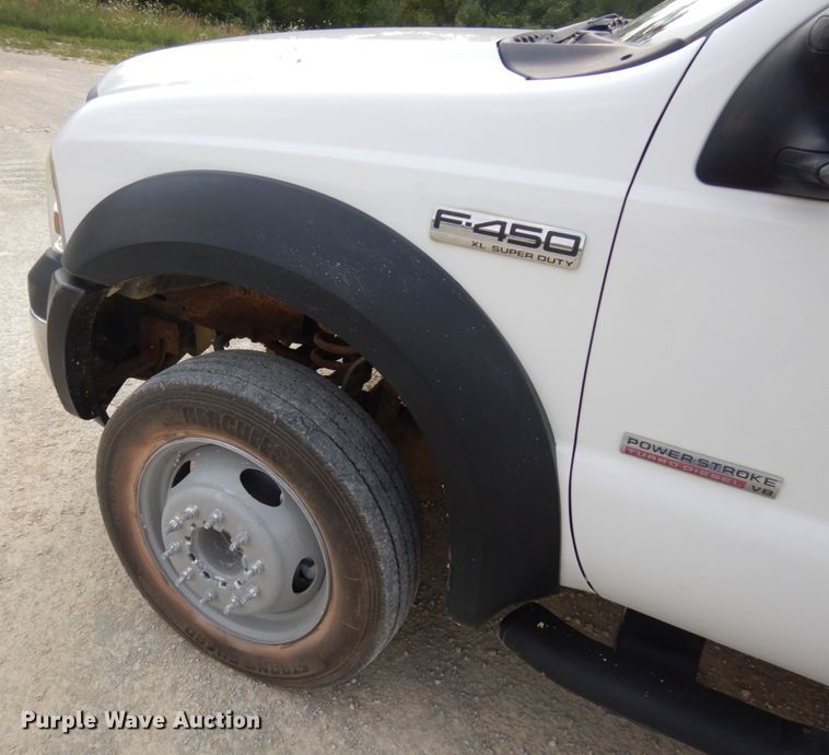 image for item IL9928 2007 Ford F450 Super Duty  flatbed truck