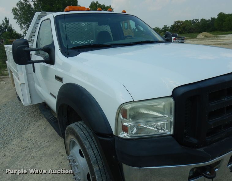 image for item IL9928 2007 Ford F450 Super Duty  flatbed truck