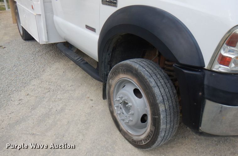 image for item IL9928 2007 Ford F450 Super Duty  flatbed truck