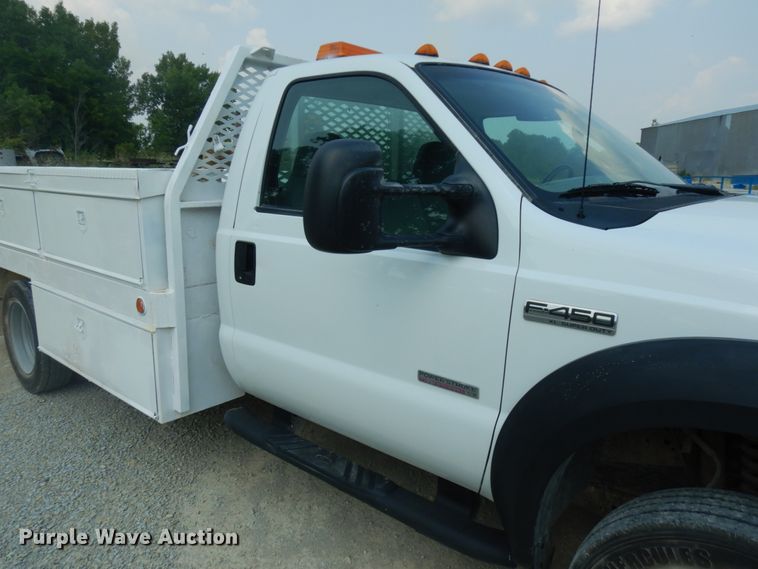 image for item IL9928 2007 Ford F450 Super Duty  flatbed truck