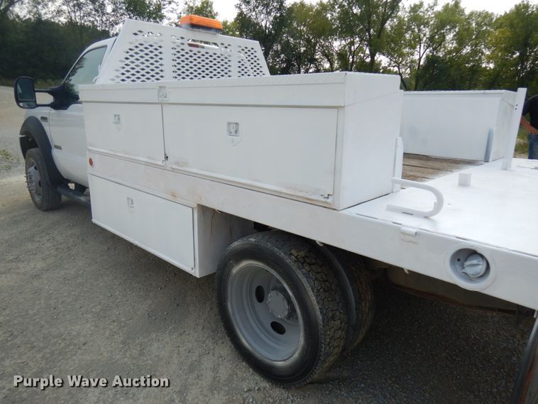 image for item IL9928 2007 Ford F450 Super Duty  flatbed truck