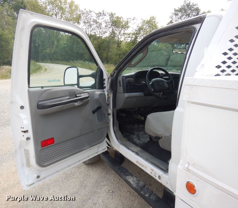 image for item IL9928 2007 Ford F450 Super Duty  flatbed truck