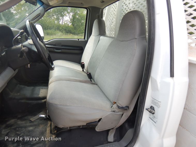 image for item IL9928 2007 Ford F450 Super Duty  flatbed truck