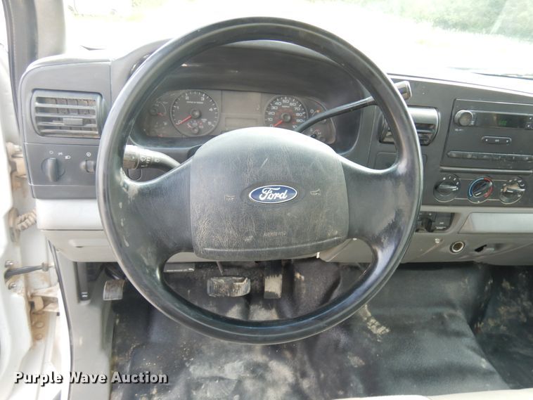 image for item IL9928 2007 Ford F450 Super Duty  flatbed truck