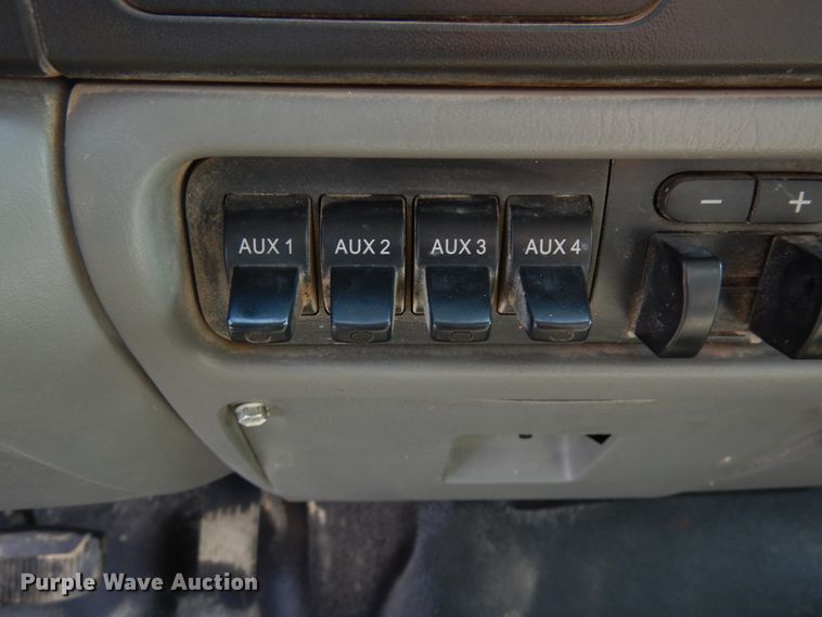 image for item IL9928 2007 Ford F450 Super Duty  flatbed truck