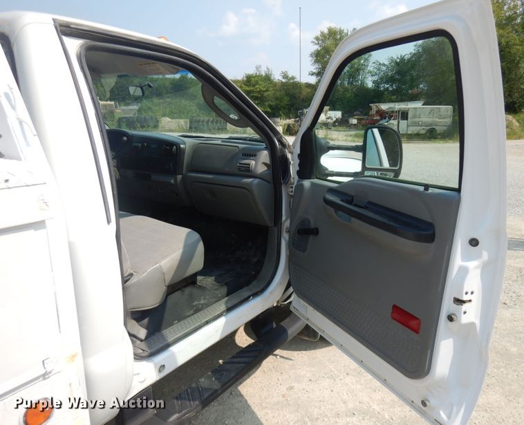 image for item IL9928 2007 Ford F450 Super Duty  flatbed truck