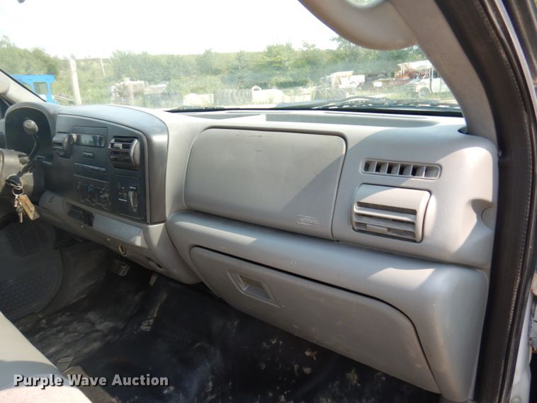 image for item IL9928 2007 Ford F450 Super Duty  flatbed truck