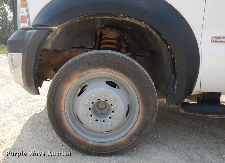 image for item IL9928 2007 Ford F450 Super Duty  flatbed truck