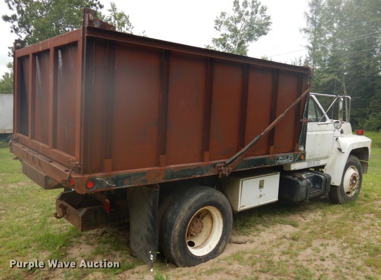 image for item IL9929 1991 Ford F700  dump truck