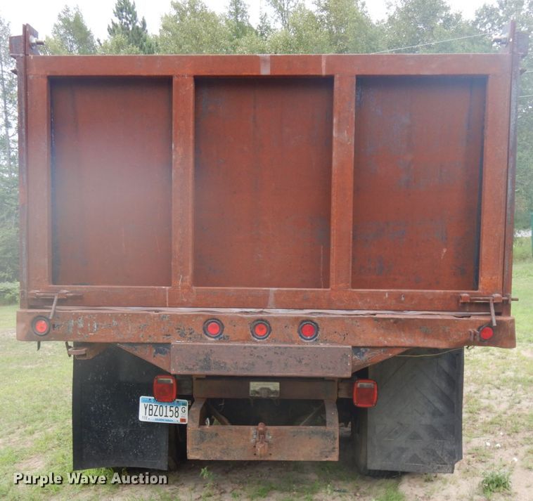 image for item IL9929 1991 Ford F700  dump truck