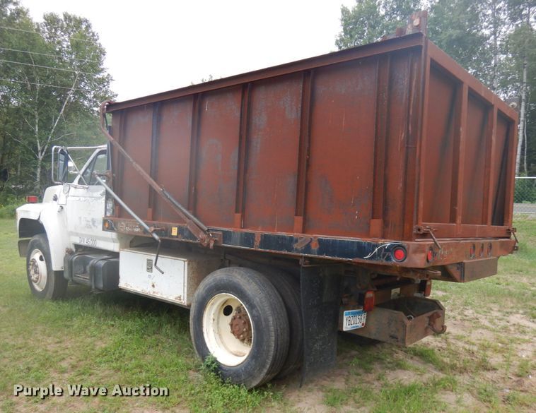 image for item IL9929 1991 Ford F700  dump truck