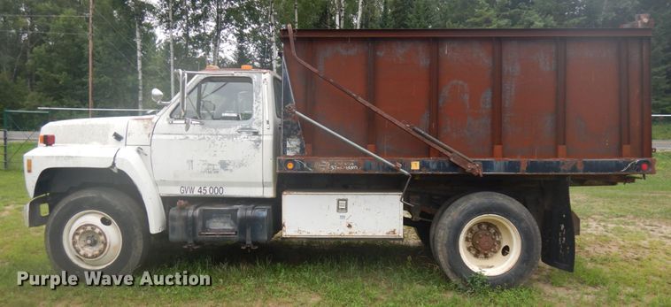 image for item IL9929 1991 Ford F700  dump truck