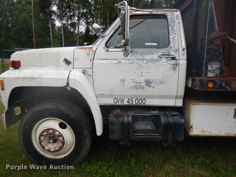 image for item IL9929 1991 Ford F700  dump truck