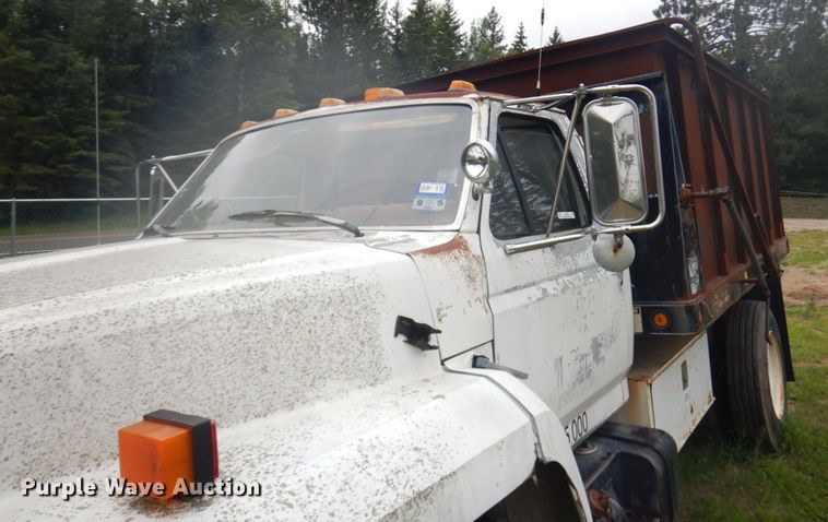 image for item IL9929 1991 Ford F700  dump truck