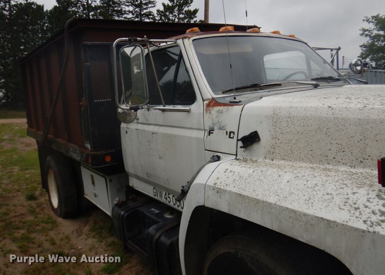 image for item IL9929 1991 Ford F700  dump truck