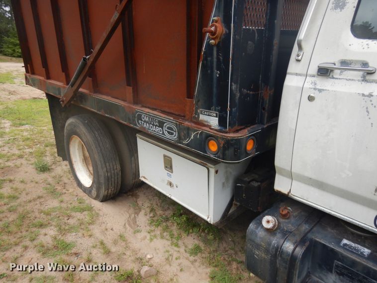 image for item IL9929 1991 Ford F700  dump truck