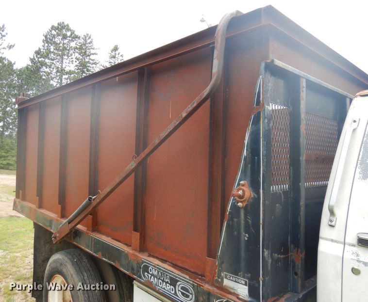 image for item IL9929 1991 Ford F700  dump truck
