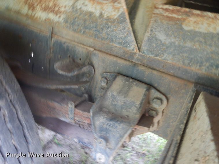 image for item IL9929 1991 Ford F700  dump truck