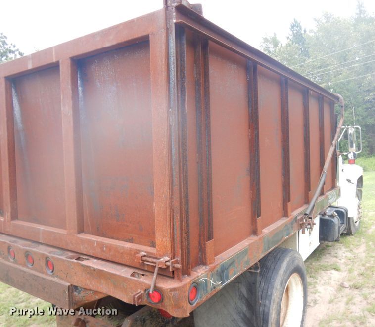 image for item IL9929 1991 Ford F700  dump truck