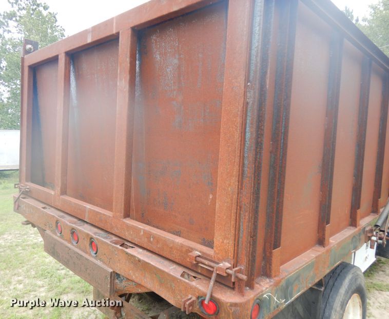 image for item IL9929 1991 Ford F700  dump truck