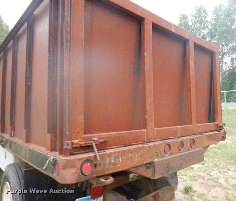 image for item IL9929 1991 Ford F700  dump truck