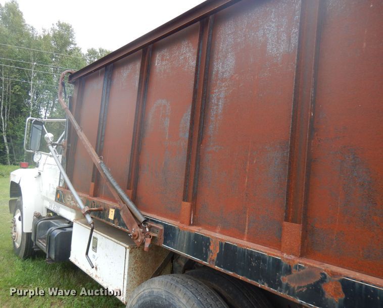 image for item IL9929 1991 Ford F700  dump truck