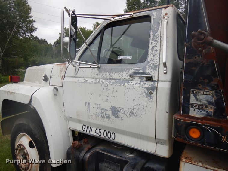 image for item IL9929 1991 Ford F700  dump truck