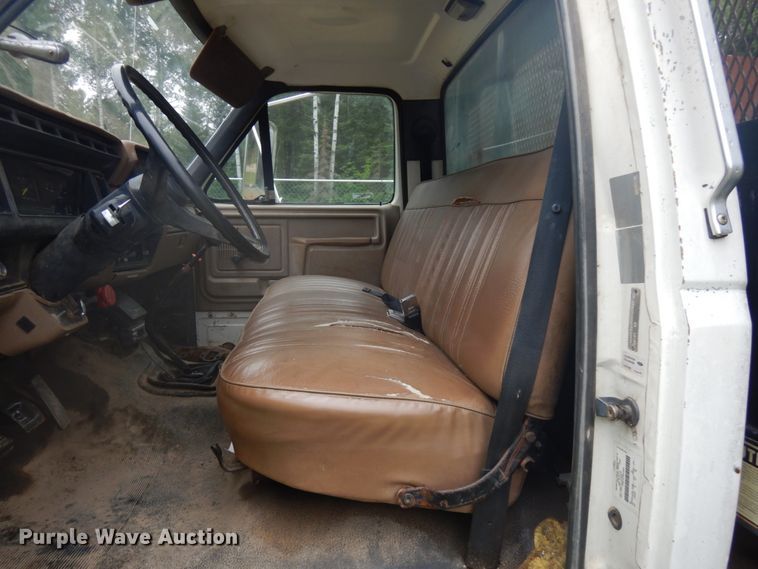 image for item IL9929 1991 Ford F700  dump truck