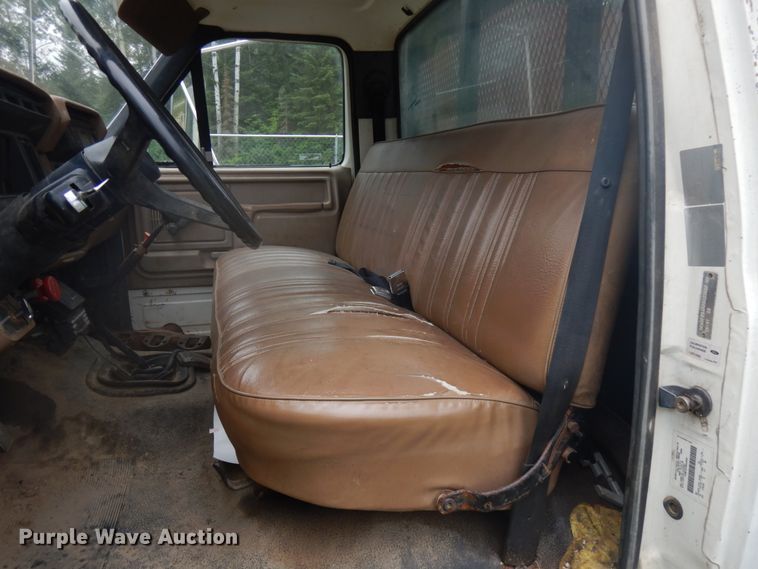 image for item IL9929 1991 Ford F700  dump truck