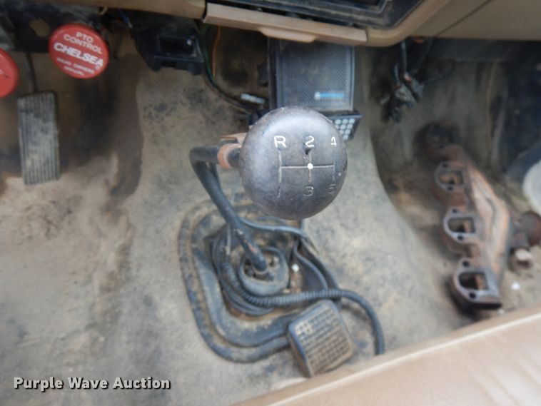 image for item IL9929 1991 Ford F700  dump truck