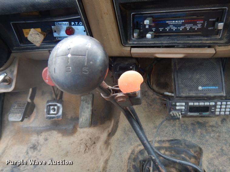 image for item IL9929 1991 Ford F700  dump truck