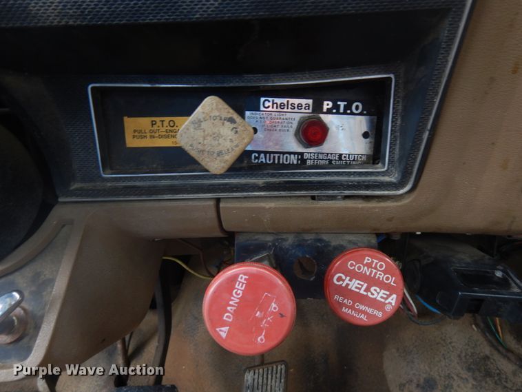 image for item IL9929 1991 Ford F700  dump truck