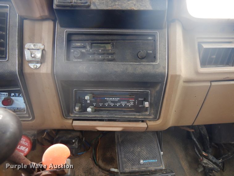 image for item IL9929 1991 Ford F700  dump truck