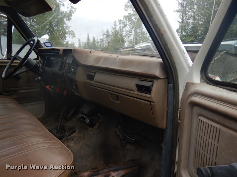 image for item IL9929 1991 Ford F700  dump truck