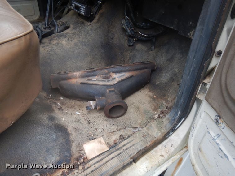 image for item IL9929 1991 Ford F700  dump truck