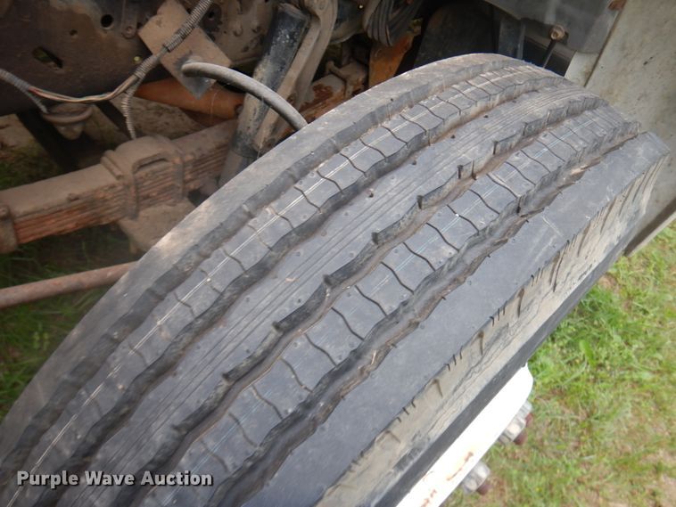 image for item IL9929 1991 Ford F700  dump truck