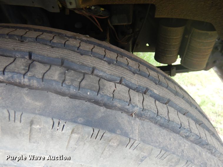 image for item IL9929 1991 Ford F700  dump truck