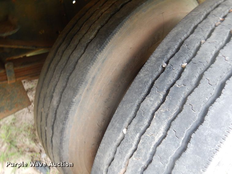 image for item IL9929 1991 Ford F700  dump truck